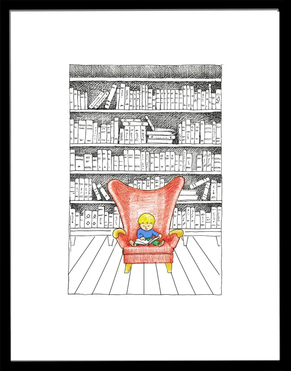 En liten gutt sitter i bestefars godstol og leser i en bok. Bak er hele veggen full av bøker